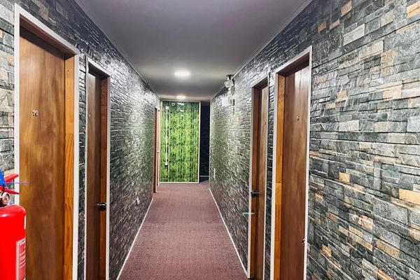 Single Room | Bathroom | Shower, free toiletries, towels, soap