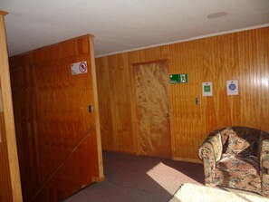 Family Room | Bathroom | Shower, free toiletries, towels, soap - Hostal Santa Fe (Castro)