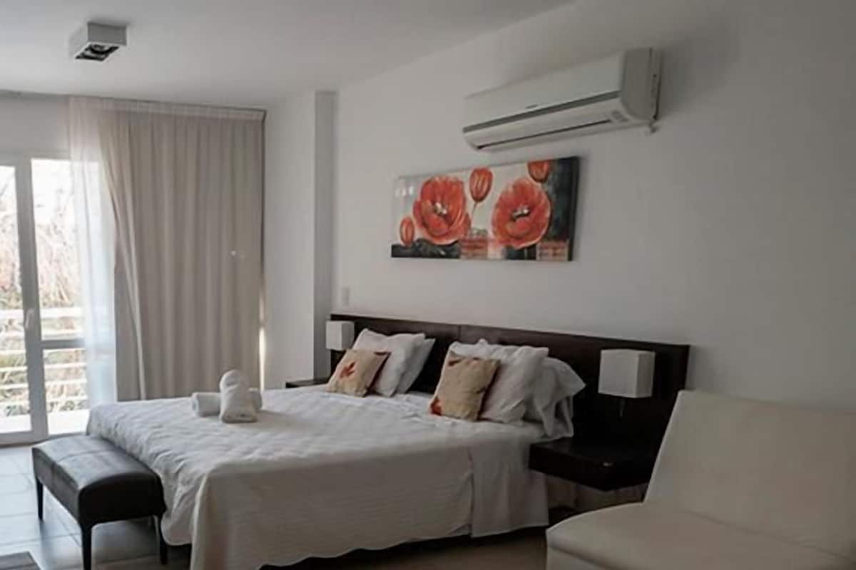 1 bedroom, in-room safe, blackout drapes, free WiFi