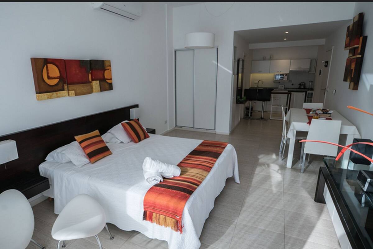 Standard Studio | In-room safe, blackout drapes, WiFi (free), bed sheets