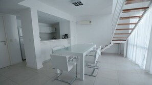 Standard-Apartment, 2 Schlafzimmer | 1 Schlafzimmer, Zimmersafe, Verdunkelungsvorhänge, kostenloses WLAN