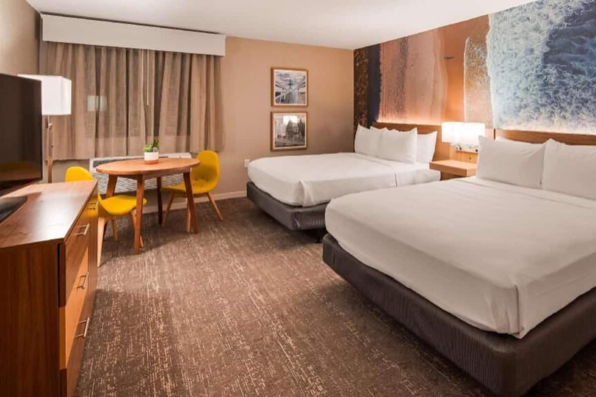 Ropa de cama de alta calidad y escritorio