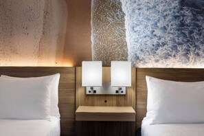 Premium bedding, desk, laptop workspace, blackout drapes - Aiden by Best Western Cape Cod - West Yarmouth (West Yarmouth)