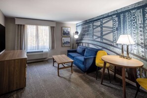 Premium bedding, desk, laptop workspace, blackout curtains - Aiden by Best Western Cape Cod - West Yarmouth (West Yarmouth)