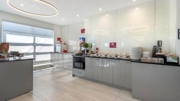 Frukostbuffé varje dag mot avgift