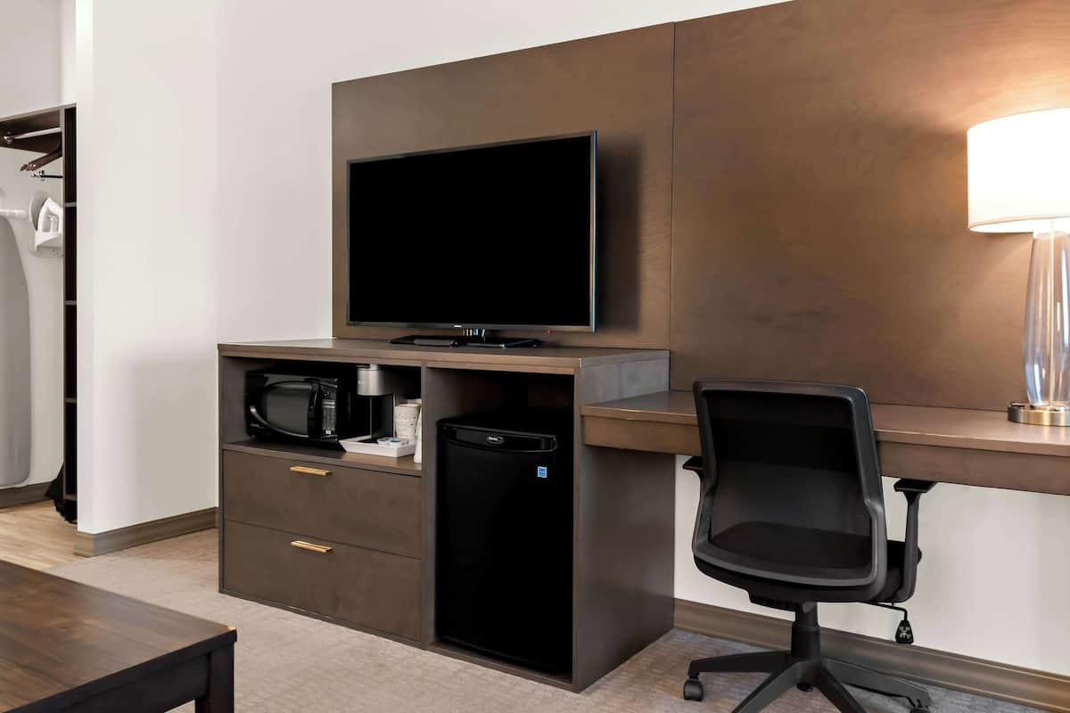 suite, multiple beds, refrigerator & microwave (with sofabed) | 1 bedroom, individually decorated, desk, laptop workspace