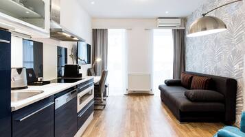 Ropa de cama hipoalergénica, caja fuerte, escritorio