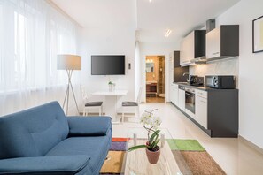 Executive Suite, 1 King Bed, Kitchen (Dining Table;with Sofabed) | Room amenity - Best Western Plus Celebrity Suites (Vienna)