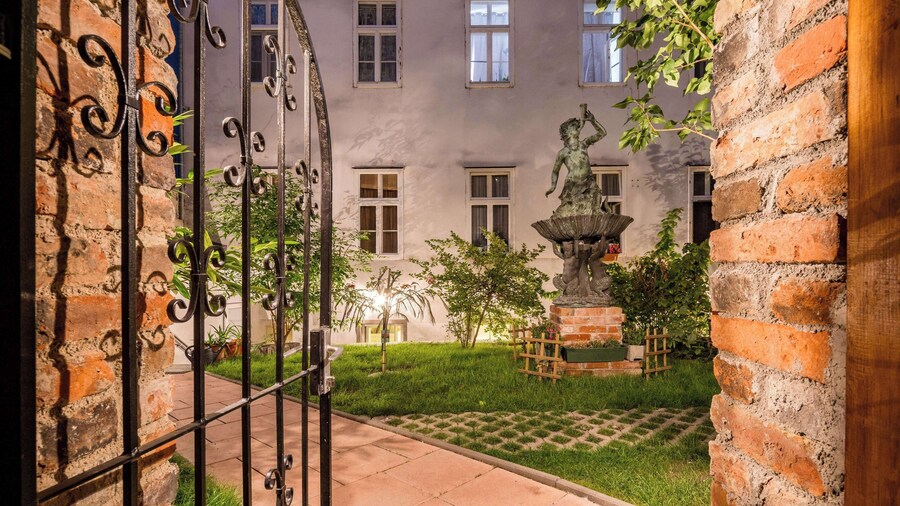 Best Western Plus Celebrity Suites