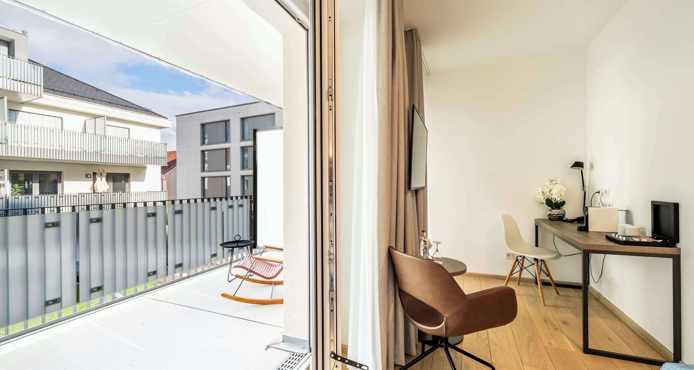 コンフォート ルーム キングベッド 1 台 バルコニー | バルコニー