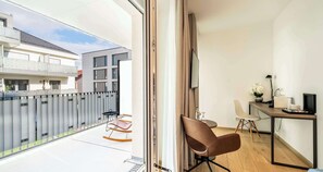 舒適客房, 1 張特大雙人床, 陽台 | 陽台