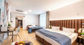 Suite júnior, 1 llit de matrimoni gran | Habitacions insonoritzades, planxa i posts de planxar i wifi gratuïta 