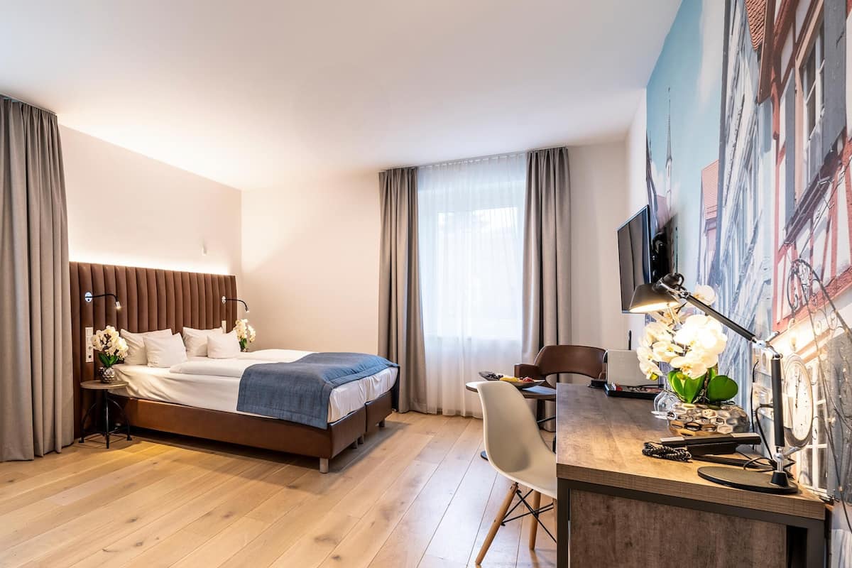 Suite junior, 1 cama King size, sauna | Insonorización, tabla de planchar con plancha y wifi gratis