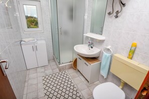 Apartment (A1) | Bathroom - Apartment Kucinic (Rogoznica)