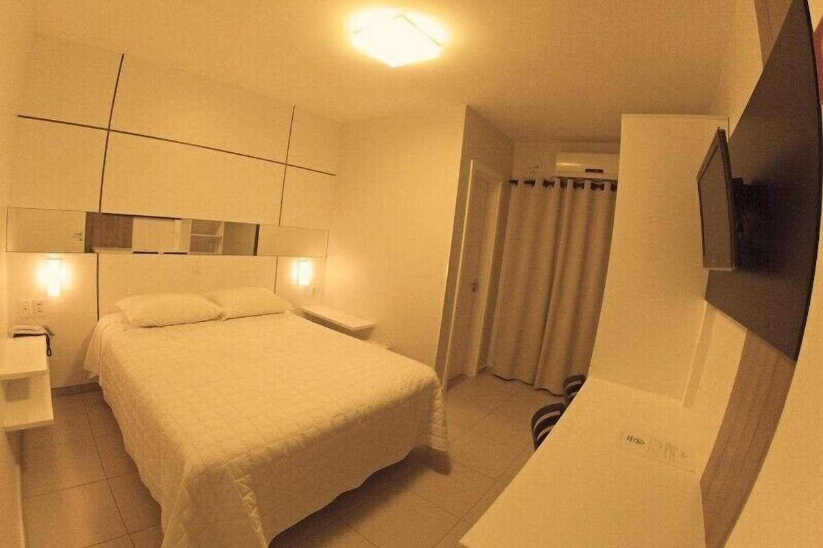 Rom, 1 queensize-seng | Blendingsgardiner, strykejern/-brett, wi-fi (inkludert) og sengetøy