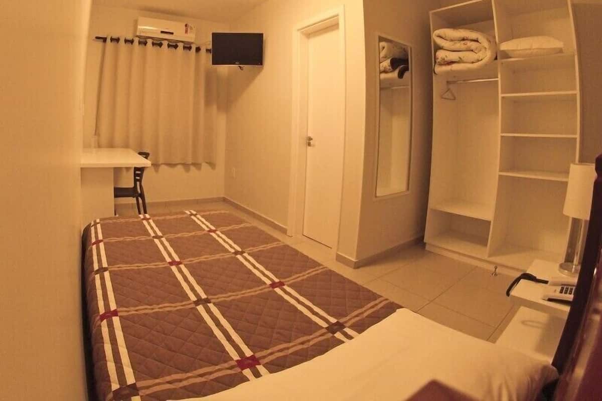 Single Room | Langsir/tirai gelap terus, seterika/papan seterika, Wi-fi percuma