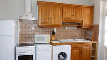 Geladeira, micro-ondas, lava-louças