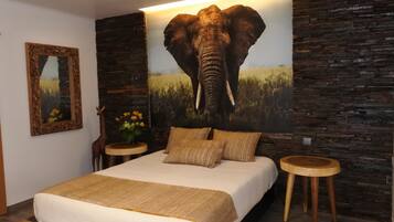 Family Double Room (Elefante) | Hypo-allergenic bedding, desk, soundproofing, free WiFi