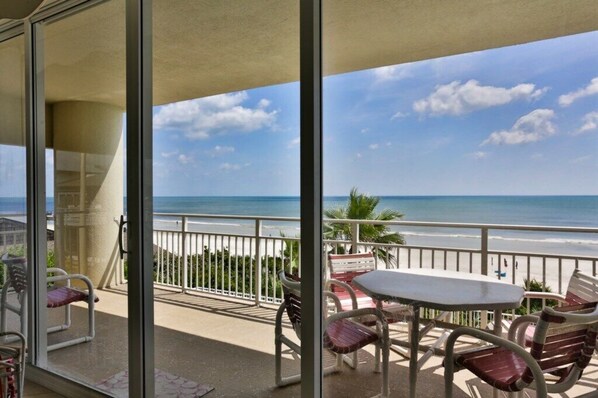 Outdoor dining - Perfect for Large Family or 2 families, Oceanfront w Ocean Views Heated Pool (New Smyrna Beach)