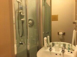 Dusche, Handtücher, Seife, Shampoo