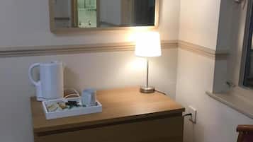 Hypo-allergenic bedding, iron/ironing board, free WiFi, bed sheets