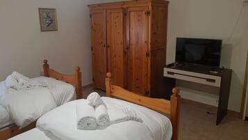 1 Schlafzimmer, hochwertige Bettwaren, Daunenbettdecken, Bettwäsche