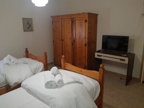 1 makuuhuone, ylelliset vuodevaatteet, untuvapeitot, vuodevaatteet