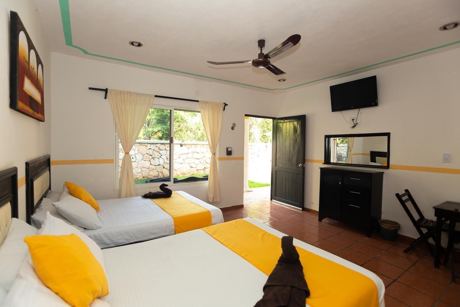 1 bedroom, individually decorated, individually furnished, desk