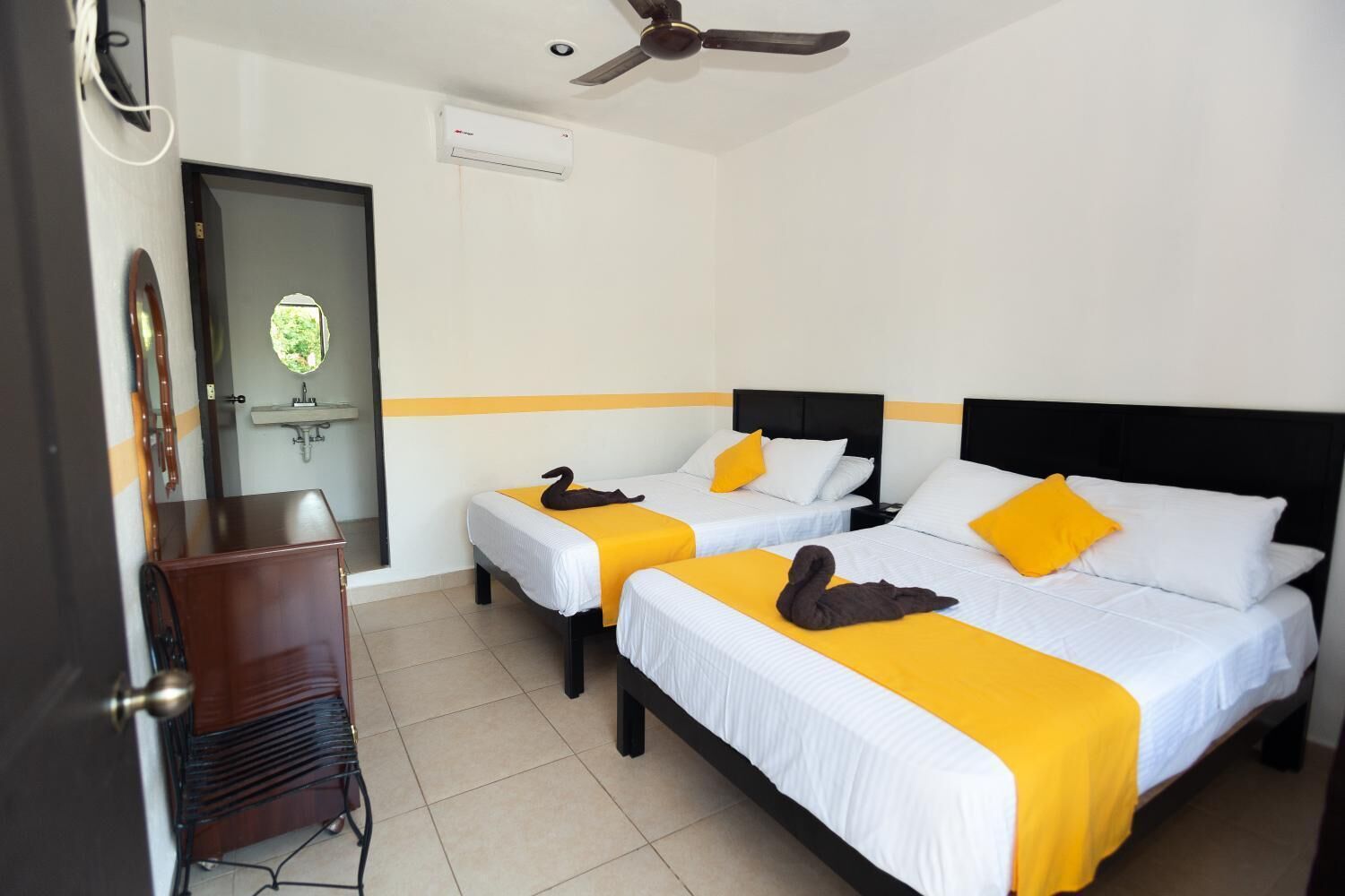 1 bedroom, individually decorated, individually furnished, desk