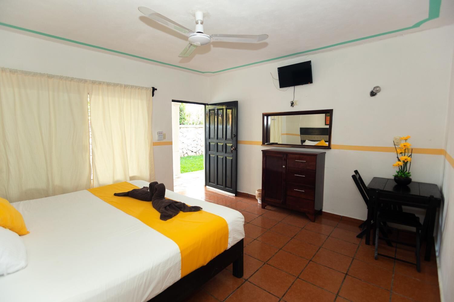 1 bedroom, individually decorated, individually furnished, desk