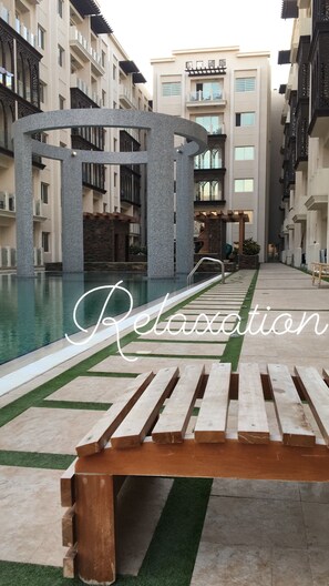Outdoor pool - Luxurious room in a deluxe flat-Muscat (Muscat)