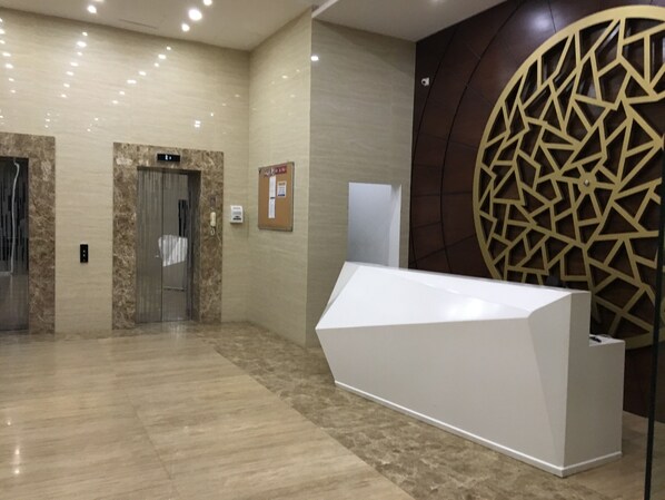 Interior - Luxurious room in a deluxe flat-Muscat (Muscat)