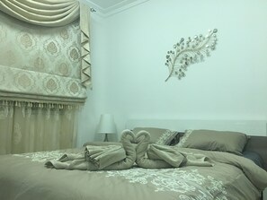 1 bedroom, iron/ironing board, WiFi, bed sheets - Luxurious room in a deluxe flat-Muscat (Muscat)