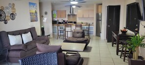 Flat-screen TV - Suites Atlas - Ocean Front (Bucerías)