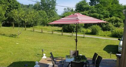 Catskills Modern Comfort Home Mountainous Backdrop