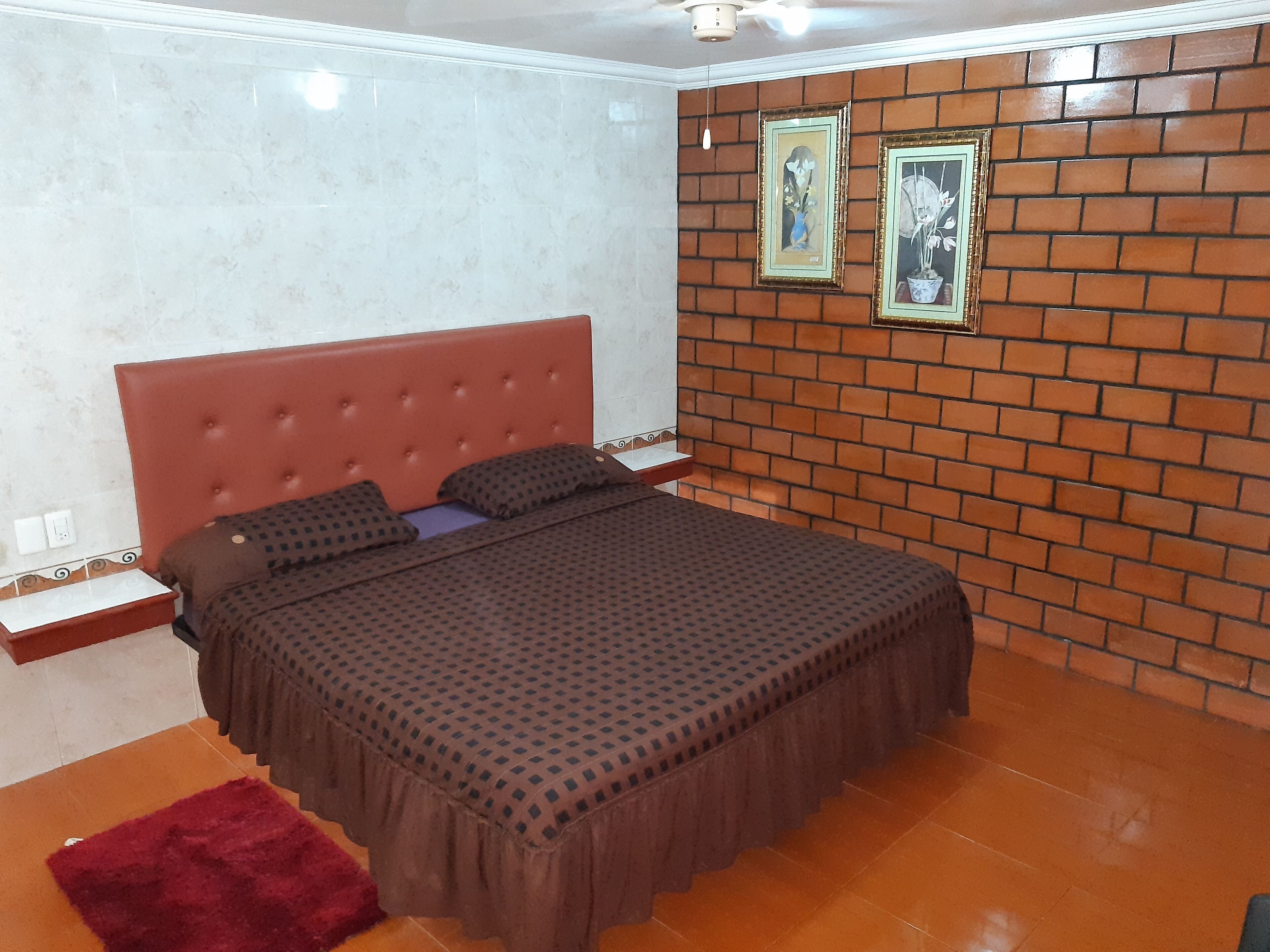 Quarto luxo, 1 cama King | Camas Select Comfort, Wi-Fi de cortesia, roupa de cama