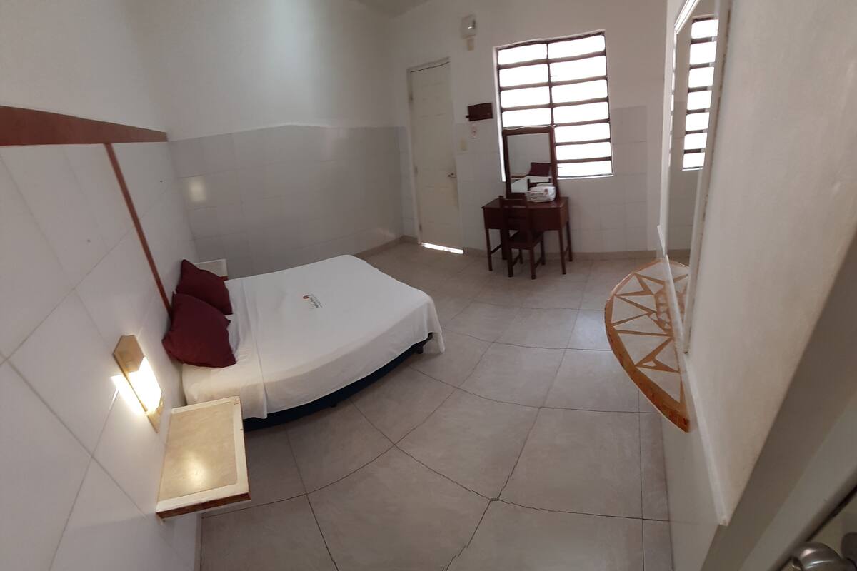 Select Comfort beds, free WiFi, bed sheets