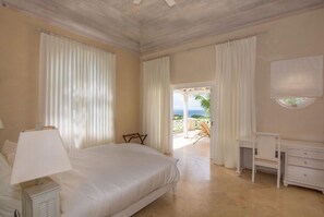 5 bedrooms, iron/ironing board - Villa Aquilae (Weston)