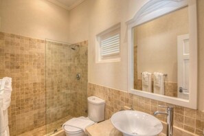 Hair dryer, shampoo - Villa Aquilae (Weston)