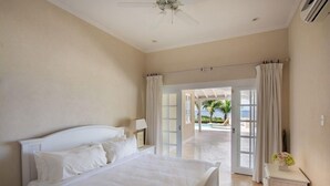 Unclassified image, 3 of 18, button - Villa Aquilae (Weston)