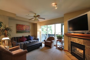 Signature Condo, 3 Bedrooms, Hot Tub | Living area