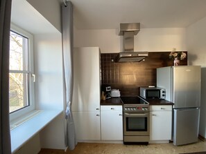 Leilighet – deluxe | Oppholdsområde | Flatskjerm-TV