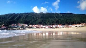 Una spiaggia nelle vicinanze
