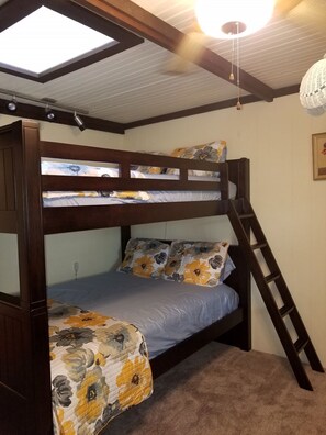 4 bedrooms, desk, iron/ironing board, WiFi