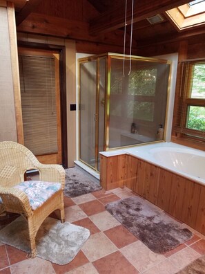 Combined shower/tub, towels, soap, shampoo