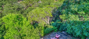 Peaceful retreat on Lake Travis with amazing views near wineries & distilleries