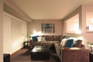 Living area - Sunpath Condos by Whistler Retreats (Whistler)