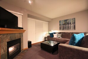 Living area - Sunpath Condos by Whistler Retreats (Whistler)