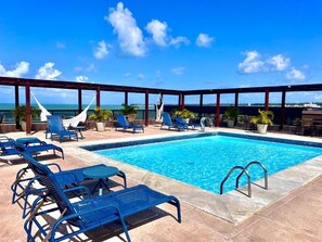 Estudio Confort | Piscina | Una piscina al aire libre