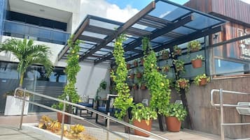 Comfort Studio | Outdoor dining